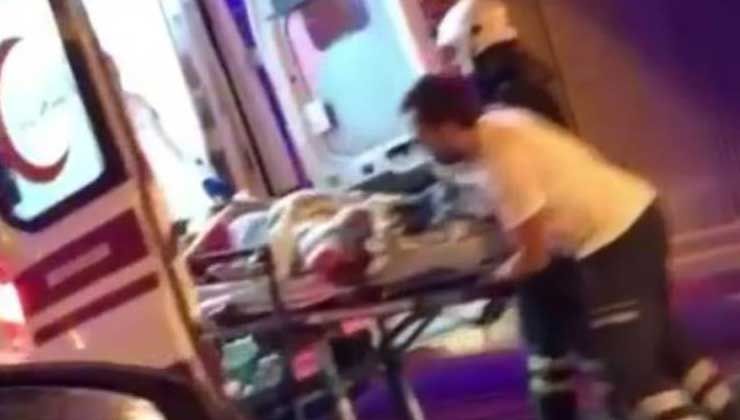 İzmit’te kaza: Bariyerlere çarpan araç takla attı