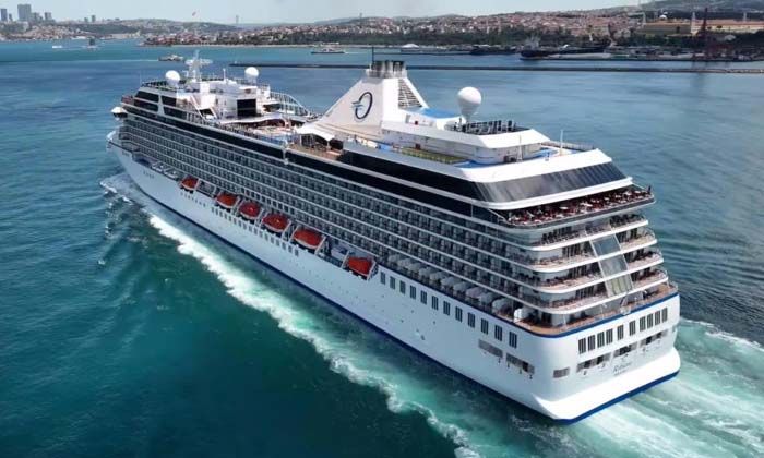 Kuşadası’ndan İstanbul’a dev gemi geldi