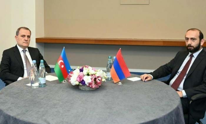 Azerbaycan ve Ermenistanlı bakanlar görüştü