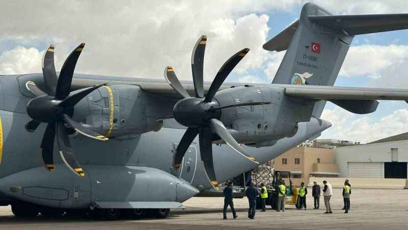Gazzeliler için sağlık malzemesi taşıyan TSK’ya ait A400M tipi uçak Ürdün’e ulaştı