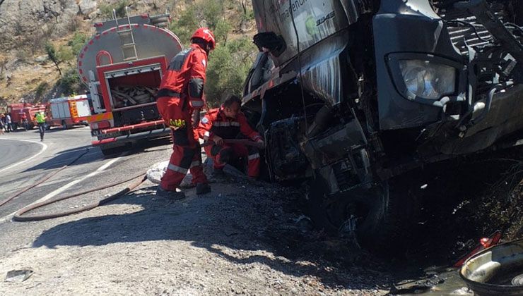 Korkunç kaza! Talihsiz genç yanan tırda hayatını kaybetti