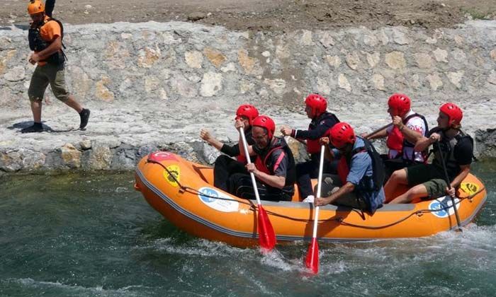 Bakan Kasapoğlu, Yozgat’ta rafting yaptı