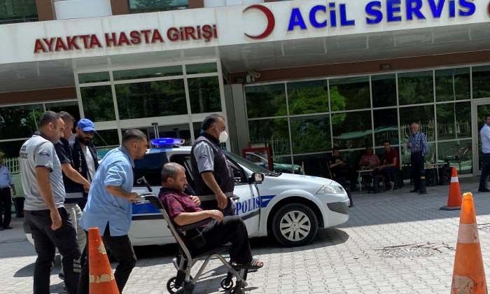 Polisler kalp krizi geçiren şahsı ekip otosuyla hastaneye yetiştirdi