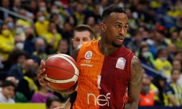 Galatasaray Nef, Dee Bost ile sözleşme yeniledi