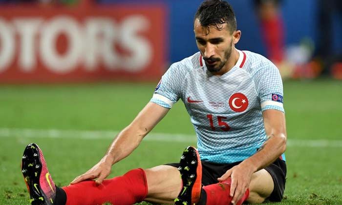Mehmet Topal futbola rekorlarla veda etti