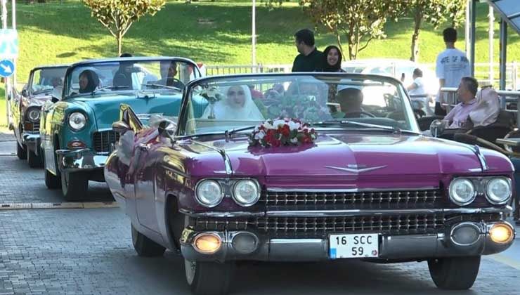 Düğün konvoyunu gören bir daha baktı