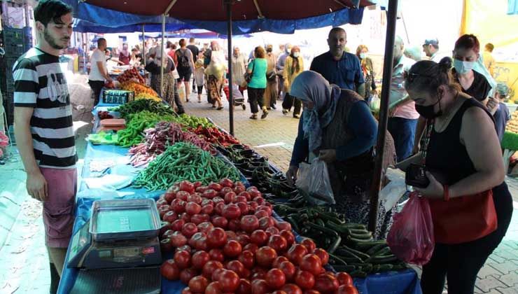 Pazarda fiyatlar yarıya düştü