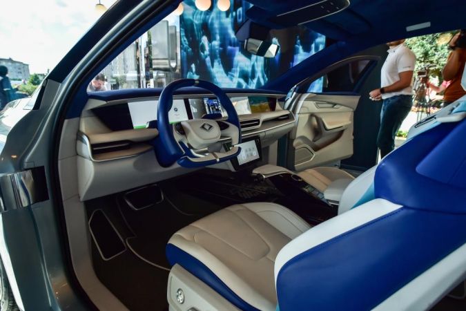 Yerli otomobil TOGG vatandaşların ilgi odağı oldu