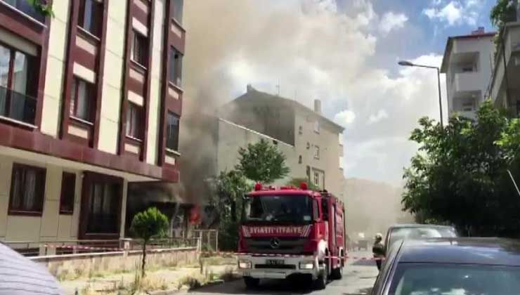 Küçükçekmece’de trafo patladı, mahalle elektriksiz kaldı