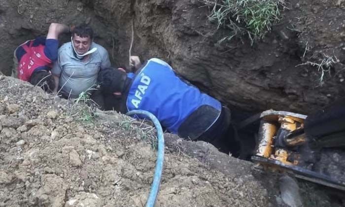 Bartın’da toprak altında kalan Yaşar Ay isimli işçi kurtarıldı Bartın’da toprak altında kalan Yaşar Ay isimli işçi kurtarıldı