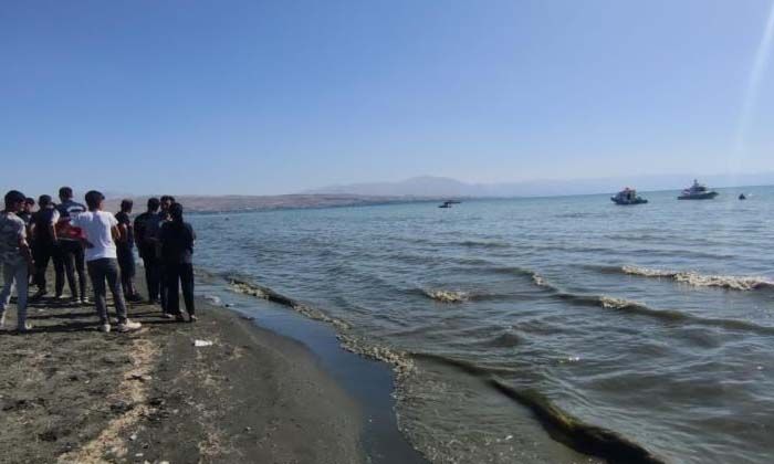 Van Gölü’ne giren çocuklardan ikisinin cansız bedeni bulundu
