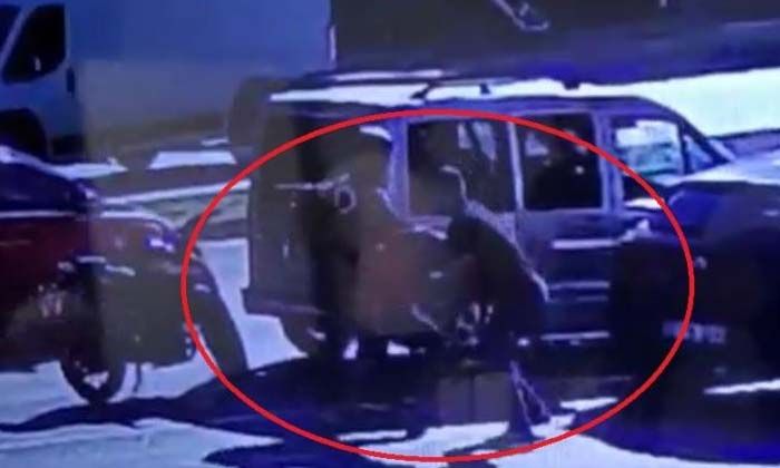 Samsun’da yol tartışmasında polis memuru bıçaklandı