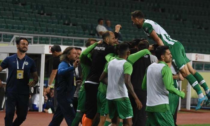 Konyaspor, 10 kişi ile Belarus’ta destan yazdı: 3-0