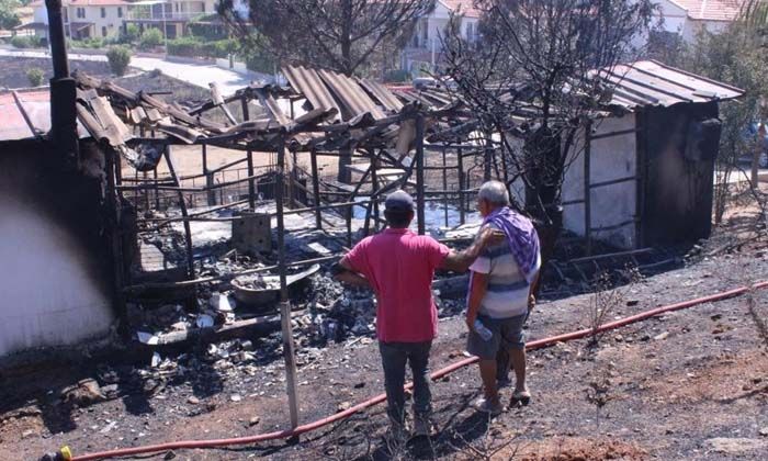 Seferihisar’daki her iki yangın da kontrol altında