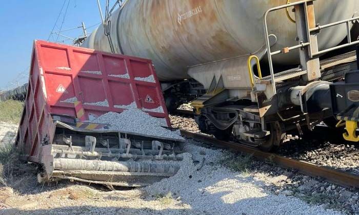 Yük treni kamyonete çarptı: Mehmet İspir hayatını kaybetti