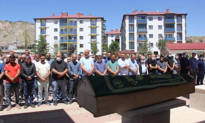 Oltasını alırken boğulan öğretmen Mehmet Rüştü Vural son yolcuğuna uğurlandı