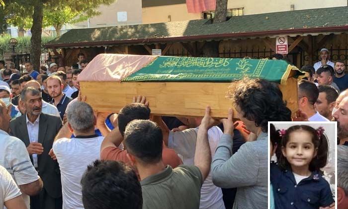 Kocaeli’de babasının midibüsünün altında kalarak can veren Ebrar Kıvrak defnedildi