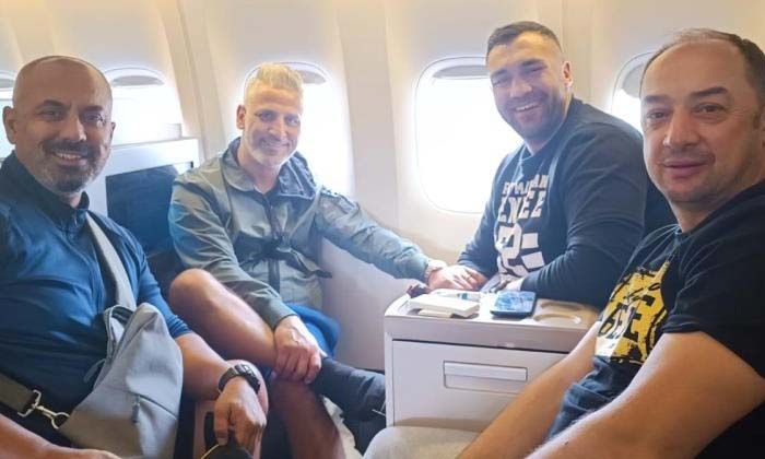 Türkiye’de hazırlıklarını tamamlayan boksör Ali Eren, ABD’ye gitti