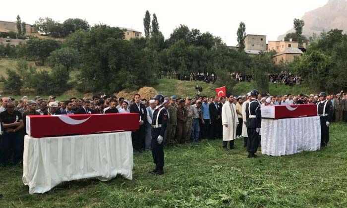 Kuzey Irak’ta şehit düşen 4 güvenlik korucusu Hakkari’de defnedildi