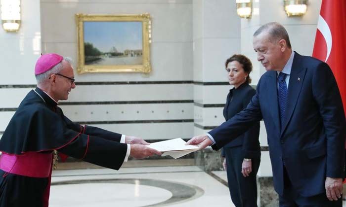 Vatikan Büyükelçisi, Cumhurbaşkanı Erdoğan’a güven mektubu sundu