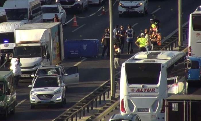 İstanbul’daki yolun ortasında duran Semiha Bilici’ye araba çarptı