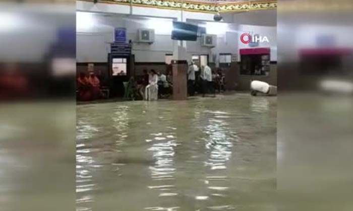 Hindistan’da yıldırım düştü: 20 ölü