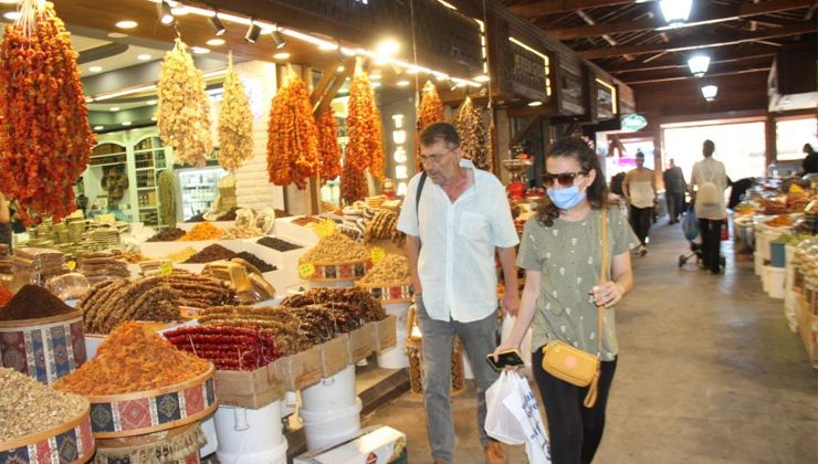 Gurbetçiler, Kapalı Çarşı esnafının yüzünü güldürdü