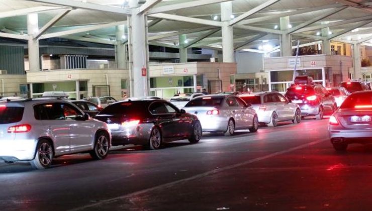 Edirne’ye akın eden Bulgarlar, Kapıkule Sınır Kapısı’nda dönüş kuyruğu oluşturdu