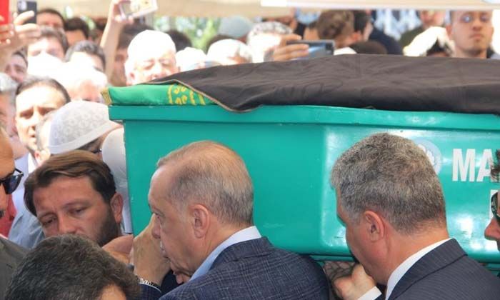 Cumhurbaşkanı Erdoğan’ın cenaze törenine katıldığı Hakan Füzün kimdir