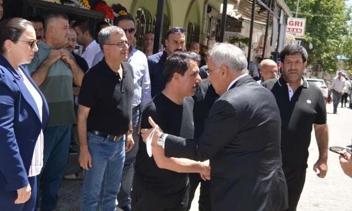 Sanatçı Latif Doğan’ın annesi hayatını kaybetti