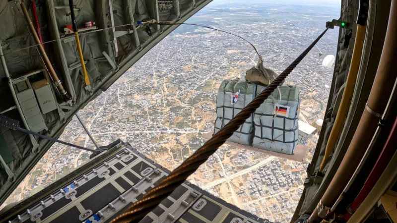 Almanya, ilk kez Gazze’ye havadan yardım bıraktı Almanya, ilk kez Gazze’ye havadan yardım bıraktı