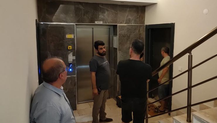 Daireden gelen kötü koku bina sakinlerini harekete geçirdi