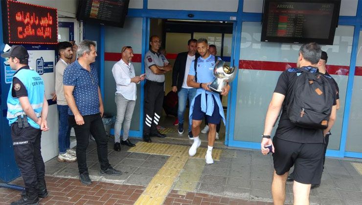 Trabzonspor Trabzon’a Süper Kupayla döndü