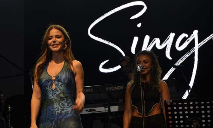 Simge, Afyonkarahisar’da sevenleri ile bir araya geldi