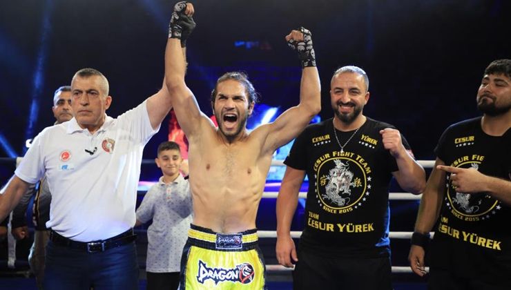 Kurtlar Vadisi müziğiyle çıktığı ringde önce salonu, sonra rakibini yıktı