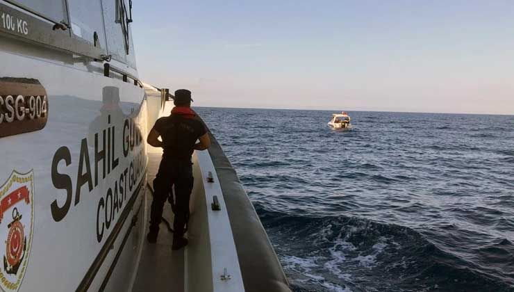 Ayvalık açıklarında 29 düzensiz göçmen yakalandı
