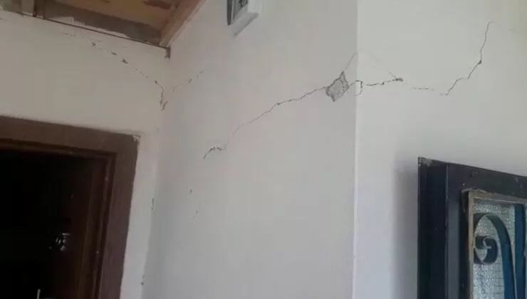 Erzurum’da 4.3 büyüklüğünde deprem: Bazı evlerde çatlaklar oluştu