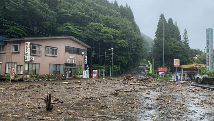 Japonya’da sel: Tren seferleri iptal edildi
