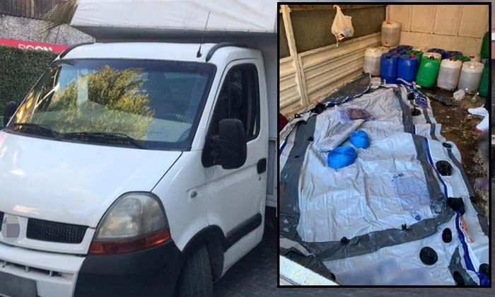 ‘Dur’ ihtarına uymayan kamyonetten 56 kaçak göçmen çıktı