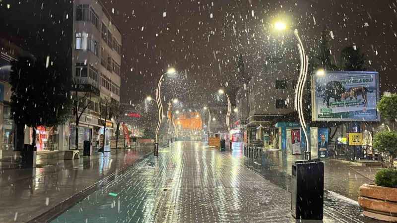 Mart ayında Bolu’da lapa lapa kar yağdı Mart ayında Bolu’da lapa lapa kar yağdı