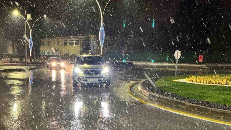 Mart ayında Bolu’da lapa lapa kar yağdı Mart ayında Bolu’da lapa lapa kar yağdı