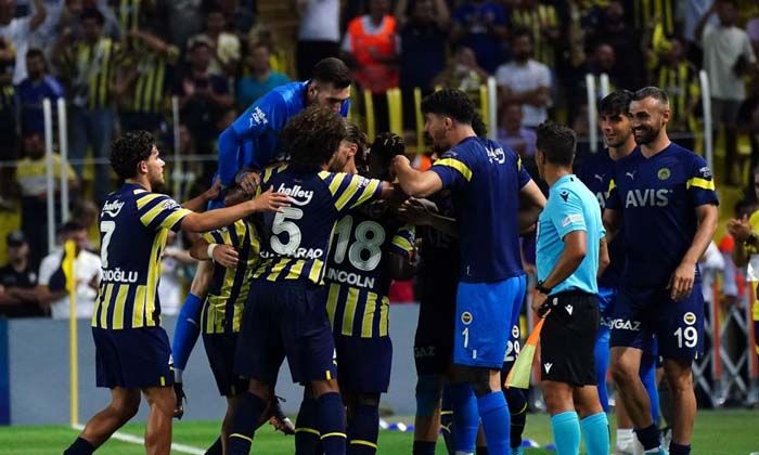 Fenerbahçe, Slovacko karşısında çok rahat: İlk yarı 2-0 önde