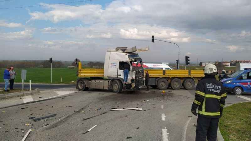 Tekirdağ’da tır ile yolcu minibüsü çarpıştı: 5 ölü, 10 yaralı Tekirdağ’da tır ile yolcu minibüsü çarpıştı: 5 ölü, 10 yaralı