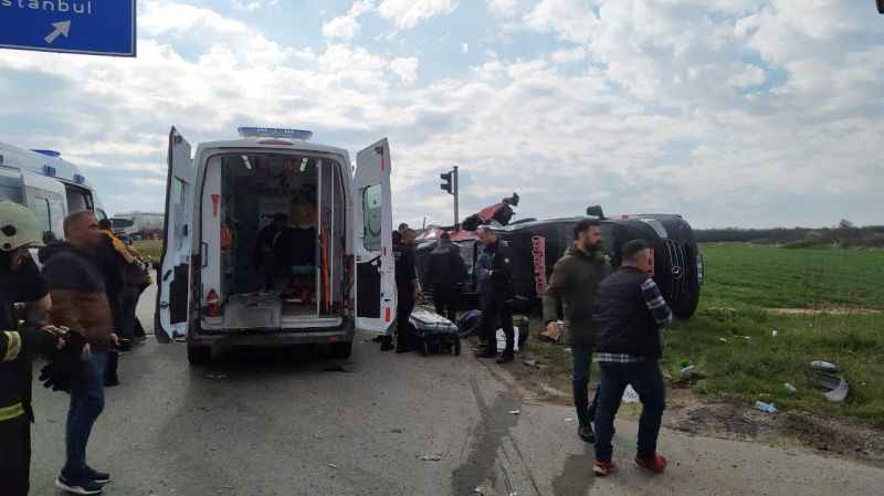 Tekirdağ’da tır ile yolcu minibüsü çarpıştı: 5 ölü, 10 yaralı Tekirdağ’da tır ile yolcu minibüsü çarpıştı: 5 ölü, 10 yaralı