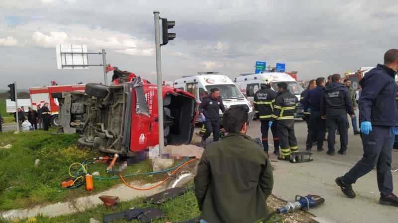 Tekirdağ’da tır ile yolcu minibüsü çarpıştı: 5 ölü, 10 yaralı Tekirdağ’da tır ile yolcu minibüsü çarpıştı: 5 ölü, 10 yaralı