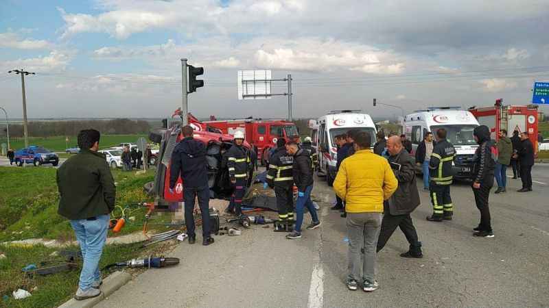 Tekirdağ’da tır ile yolcu minibüsü çarpıştı: 5 ölü, 10 yaralı Tekirdağ’da tır ile yolcu minibüsü çarpıştı: 5 ölü, 10 yaralı