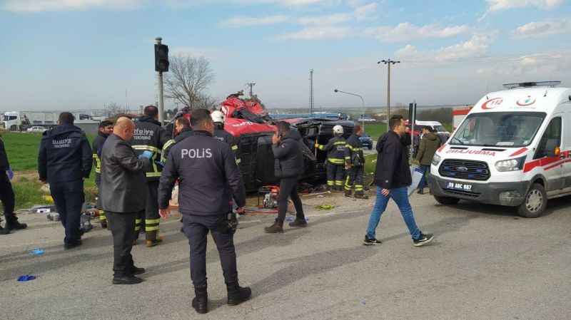 Tekirdağ’da tır ile yolcu minibüsü çarpıştı: 5 ölü, 10 yaralı Tekirdağ’da tır ile yolcu minibüsü çarpıştı: 5 ölü, 10 yaralı