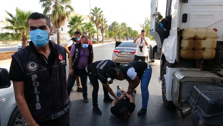 Kızaklı zula tekniğiyle saklanan eroinler tek tek ele geçirildi