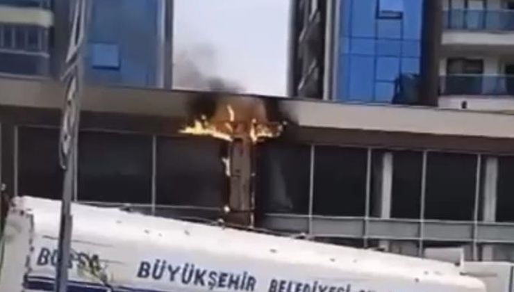 Bursa’da mobilya dükkanı alev alev yandı