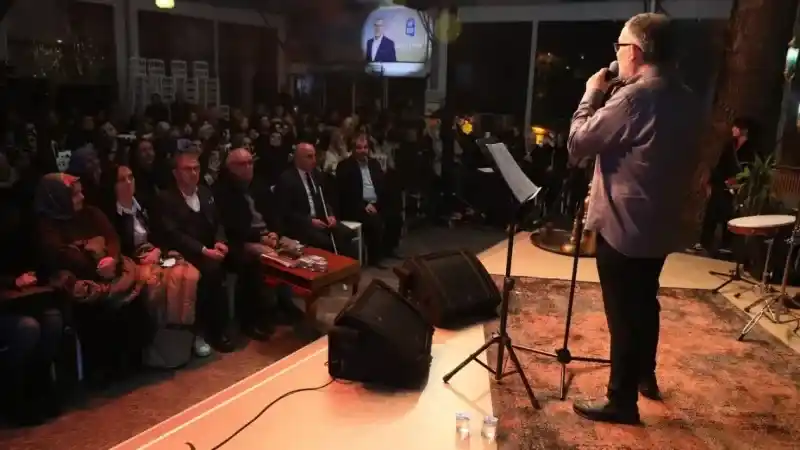 Eyüpsultan’da İbrahim Sadri unutulmaz şiirleri yorumladı Eyüpsultan’da İbrahim Sadri unutulmaz şiirleri yorumladı